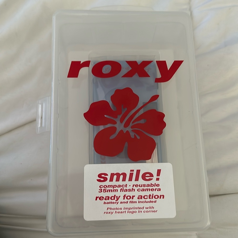 Roxy Vintage Smile compact reusable 35mm camera *NEW*